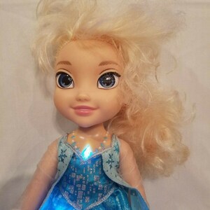 Jakks Pacific Disney Frozen 14" Talking and Singing Elsa Doll image 6
