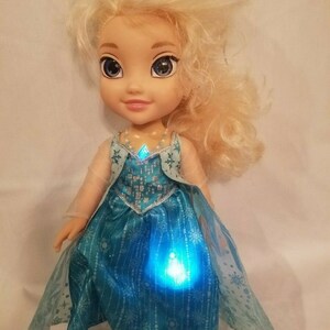 Jakks Pacific Disney Frozen 14" Talking and Singing Elsa Doll image 1