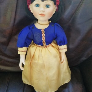 Geppeddo doll collectors series 17&quot; Porcelain and cloth Snow White