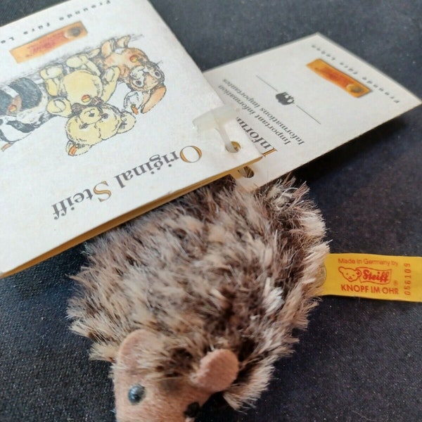 Steiff Joggi Hedgehog 056109 All tags attached 2.5"