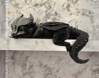 Figura de dragón durmiente: decoración de estantería de fantasía gótica para Navidad y San Valentín.