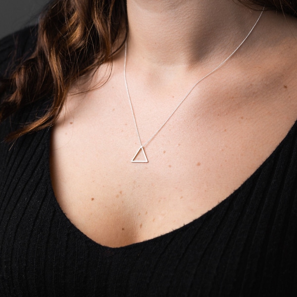 Collier triangle en argent minimaliste pour elle, parfait comme collier à breloques ou cadeau de Noël de colliers parfait pour elle | Cadeau parfait