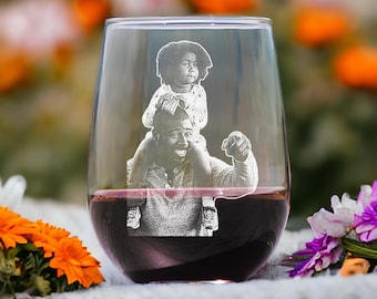 Personalized Stemless Wine Glass for Mom – Custom Etched Family Photo Christmas Gift, First Father's Day Keepsake