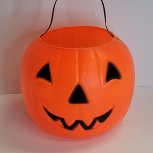 1980 Carolina Enterprises Blow Mold Pumpkin Halloween Candy Pail Bucket Vintage