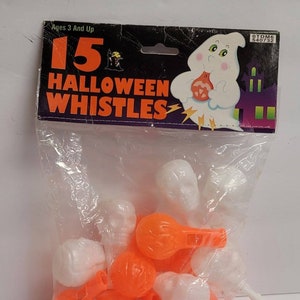 Lot of 15 Vintage Halloween Skull Plastic Whistles Ghost Original Packaging 90s