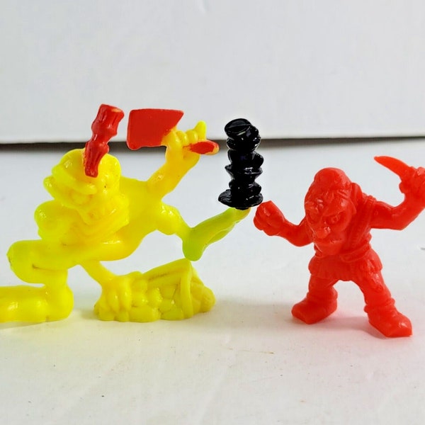 Lot of 2 Monsters In My Pocket Yellow Super Scary Poltergeist #117 Series 4