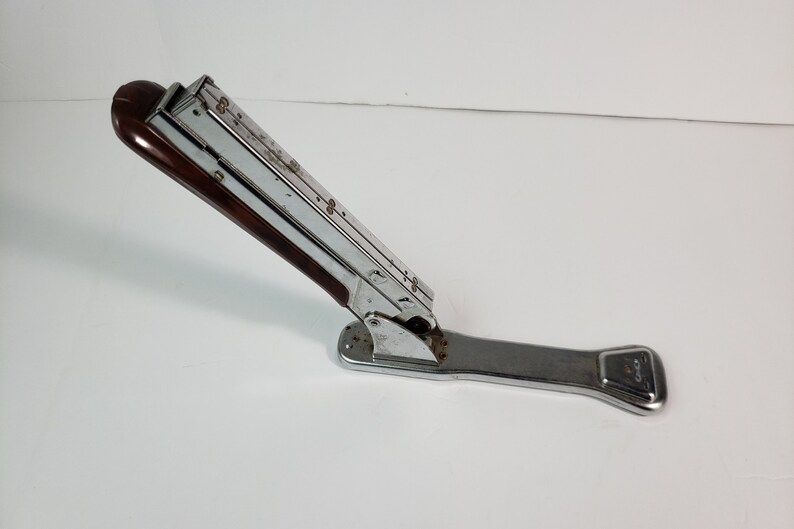 502 Made in USA Mid Century Modern 1960/'s Works Vintage Ace Liner Desk Stapler Model No Bakelite Wood Chrome