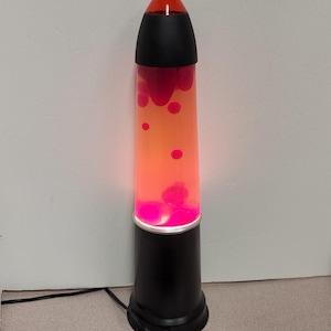 Vintage Lipan LP-10 Lava Lamp Bullet Rocket Black w/ Pink Lava & Red Tip 19"