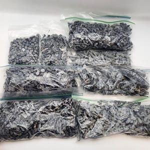 MASSIVE Lot of Warhammer 40k Space Marines Chaos Bits - Heads Weapons Arms etc