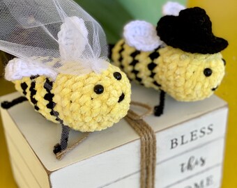 Wedding Bee Couple Cake Topper: Party Decor