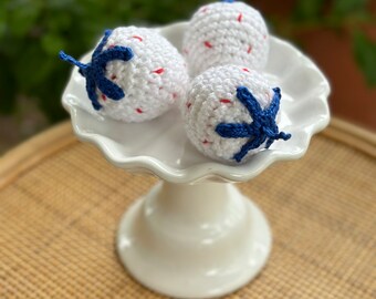 Crochet set of 3 strawberries, patriots (decoration items not included)