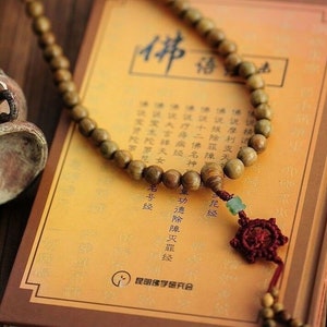 Long Tibetan 108 6mm 8mm or 10mm Green Sandalwood Prayer Beads Dharma Wheel Buddhist Yoga Meditation Mala Necklace/Bracelet