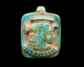 Zeldzame authentieke unieke faience hanger-amulet van de oude Egyptische koningin Cleopatra "laatste farao van het oude Egypte"