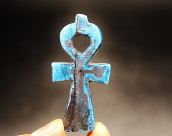 Antieke wadjetstenen hanger talisman amulet kruis ANKH levenssleutelbeeldje, oud-Egyptisch