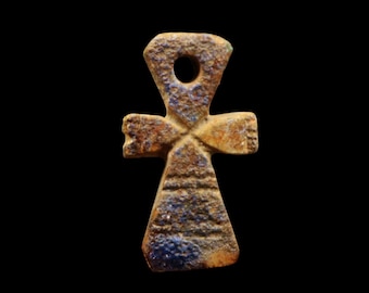 【エジプト現地購入・レア】アンク十字（生命の鍵）☥ インテリア／お守りにも Amazon.co.jp: エジプトファラオ アンク 生命の鍵 祭壇式
