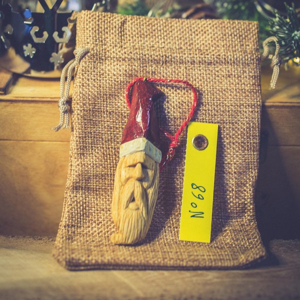Père Noël rieur, petite décoration Ornementale d’arbre de Noël en bois de Tilleul sculpté a la main