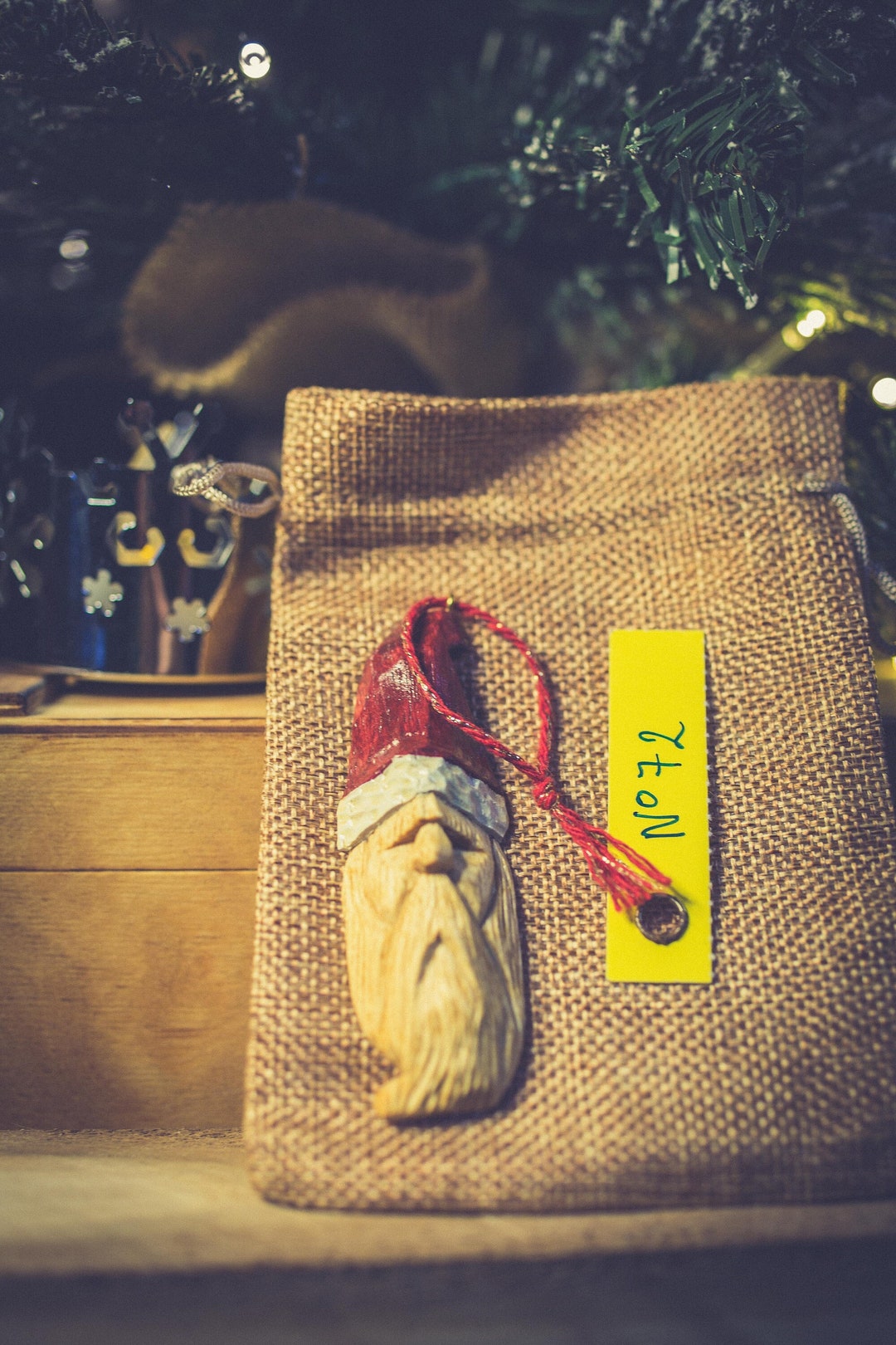 Père Noël Ancien , Petite Décoration Ornementale Darbre De Noël En Bois De Tilleul Sculpté a La