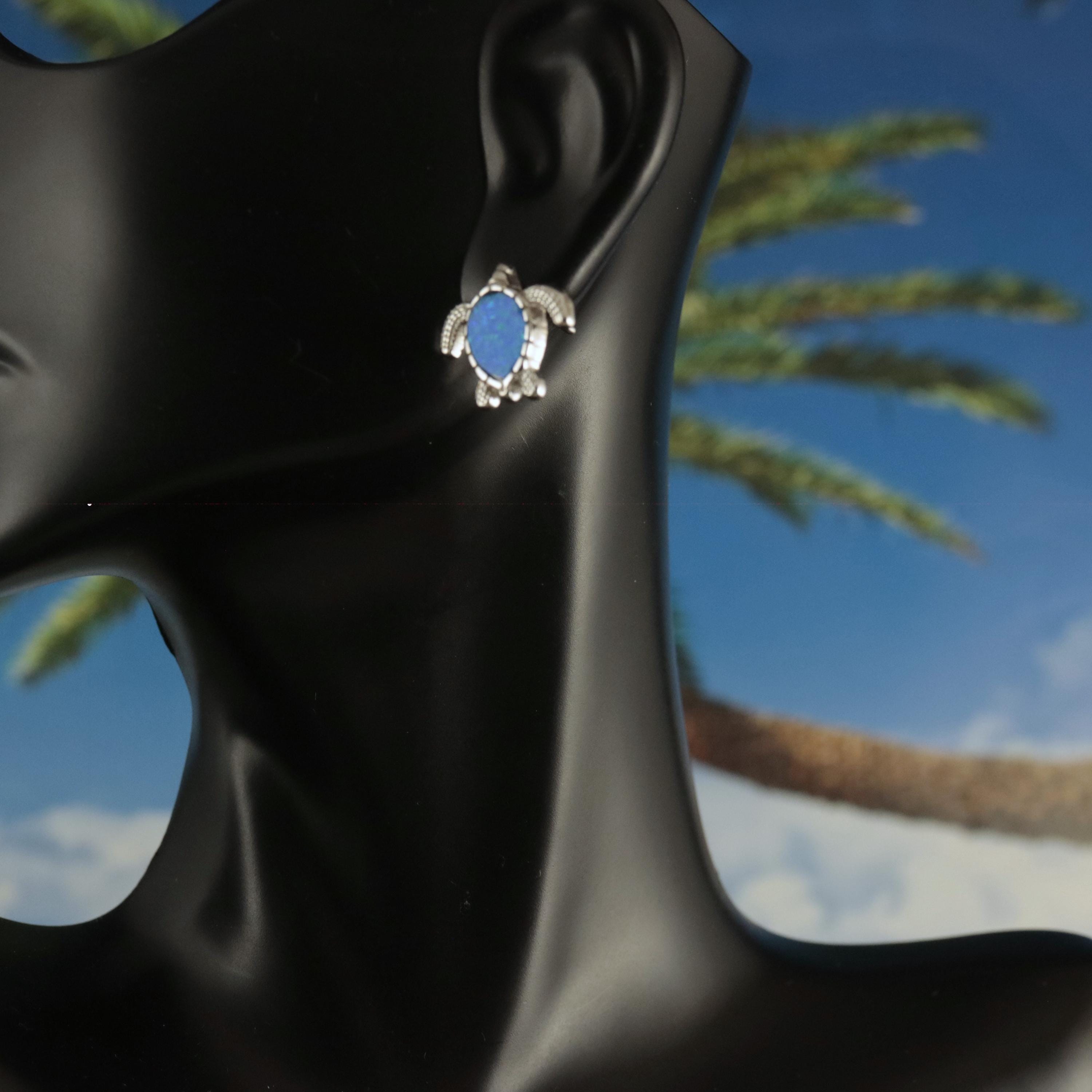 Orecchini a forma di tartaruga marina in argento sterling rodiato, opale blu, lunghi 3/4 + filo da 1/2. - Italia