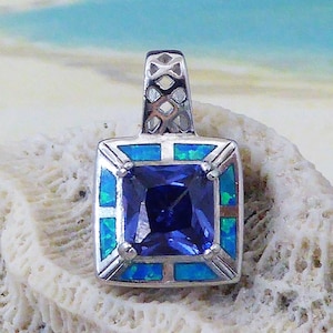 Colgante de ópalo tanzanita en plata esterlina, 7/8' de alto, acabado en rodio, piedra de corte cuadrado .925 de 8 mm