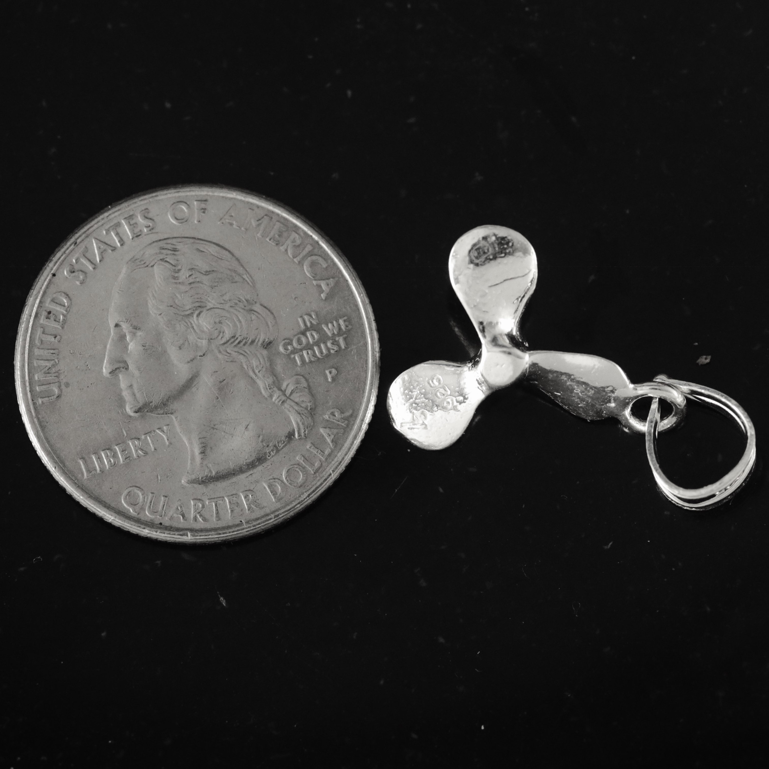 Ancien Pendentif Argent Massif 925 – Breloque Art Nouveau – Motif Hélice Bateau