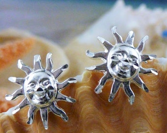 Srebro próby 925, diamentowe szlify, uśmiechnięta buźka, kolczyki w kształcie słońca, 1/2" x 1/2".