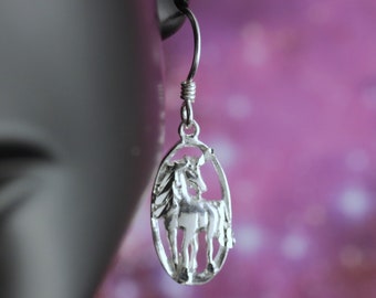 Pendientes colgantes de unicornio con corte de diamante en plata de ley: alambre de 7/8" + 1/2"