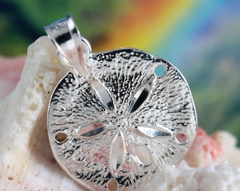 Pendente in argento sterling con taglio a diamante, Sand Dollar, altezza 5/8" + cauzione da 1/4".