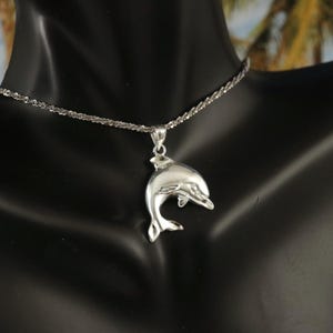 Colgante de plata con forma de delfín, 7/8&quot; de alto + dije de delfín saltando con corte de diamante de 1/4&quot; de plata esterlina 925, joyería con forma de marsopa. Envío rápido y gratuito.