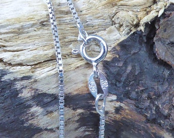 18" Italian Sterling Silver Rhodium Plated,.95mm wide Box Chain Necklace: