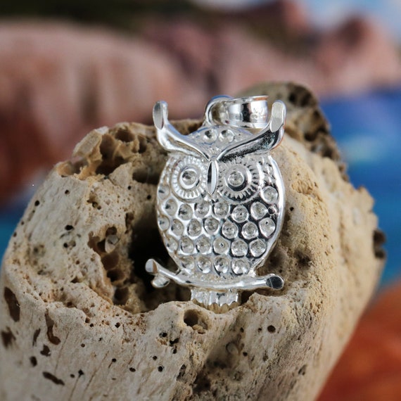 シルバーフクロウペンダント、11/16インチ + 1/4インチベイル