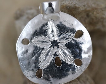 Ciondolo Sand Dollar in argento sterling con taglio a diamante, altezza 2,5 cm + cauzione da 6,3 cm.