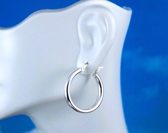 Orecchini a cerchio multifilo in argento sterling - Misura media Orecchini a cerchio multifilo in argento sterling - Misura media