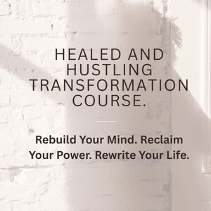 Pode incluir: Fundo branco com parede de tijolos e o texto "HEALED AND HUSTLING TRANSFORMATION COURSE." O texto "Rebuild Your Mind. Reclaim Your Power. Rewrite Your Life." também é visível. O nome do autor, Ashley Pitts, está na parte inferior.