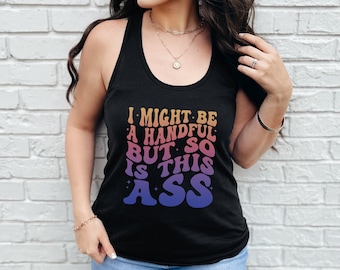 "Lustiges ""I Might Be A Handful"" Racerback Tank Top für Erwachsene."