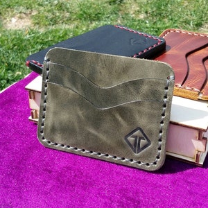 Kartenhalter, peronalisierte Brieftasche, Leder Brieftasche, Geschenk für ihn, 100 % handgemachte Lederarbeit, Leder Brieftasche mit Holzkiste.