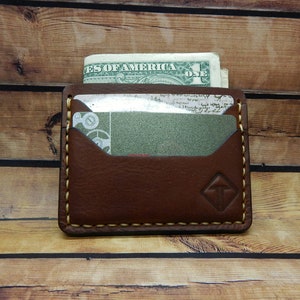Titular de la tarjeta, cartera peronalizada, cartera de cuero, regalo para él! Cartera de dinero de cuero ! 100% trabajo de cuero hecho a mano ! Materiales naturales !