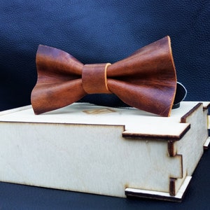 Leather Bow Tie for Men, Leather Personalized Bow Tie, Grooms bow tie, Personalized gift, Groomsmen bow tie, Bow Tie with initials.