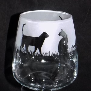 New Large Hand Etched 'CAT' Wine Glass With Free Gift Box - Beautiful And Personal Gift for Cat Owners - Distinctive & Unique Wine Glass!