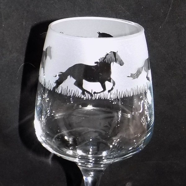 New Hand Etched 'HORSE' Wine Glass(es) With Free Gift Box - Beautiful Birthday/Christmas Gift for Horse Lovers!