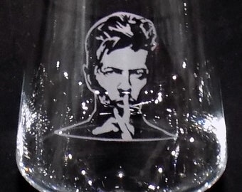 New Hand Etched 'DAVID BOWIE' Wine Glass With Free Gift Box - Beautiful Birthday, Christmas, Mothers Day or Fathers Day Gift!