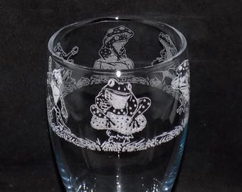 Engraved 'FROG PARTY'  tulip pint glass with gift box - Unique & personal gift for frog admirers! Excellent frog gift.