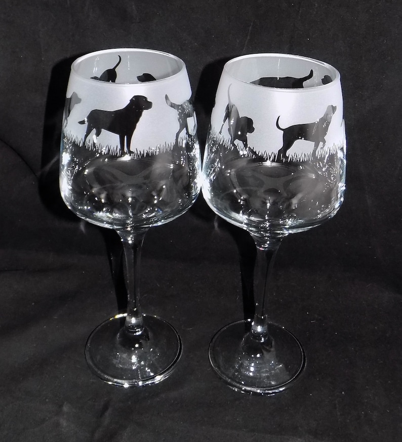 Hand etched 'LABRADOR' wine glass with gift box - Unique & personal gift for Labrador owners! Labrador gift. Pair of Glasses