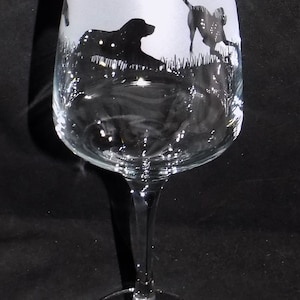 Hand etched 'LABRADOR' wine glass with gift box - Unique & personal gift for Labrador owners! Labrador gift. Single Glass