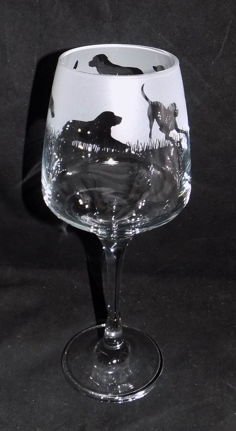 Hand etched 'LABRADOR' wine glass with gift box - Unique & personal gift for Labrador owners! Labrador gift. Single Glass