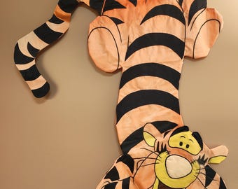 Vintage 1998 Disney Winnie the Pooh Tigger Yard Flag 100 Acre Collection