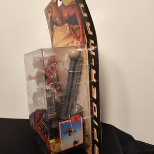Mint 2004 ToyBiz Spider-Man 2 Magnetic Spider-Man Action Figure (item 4788647) image 3