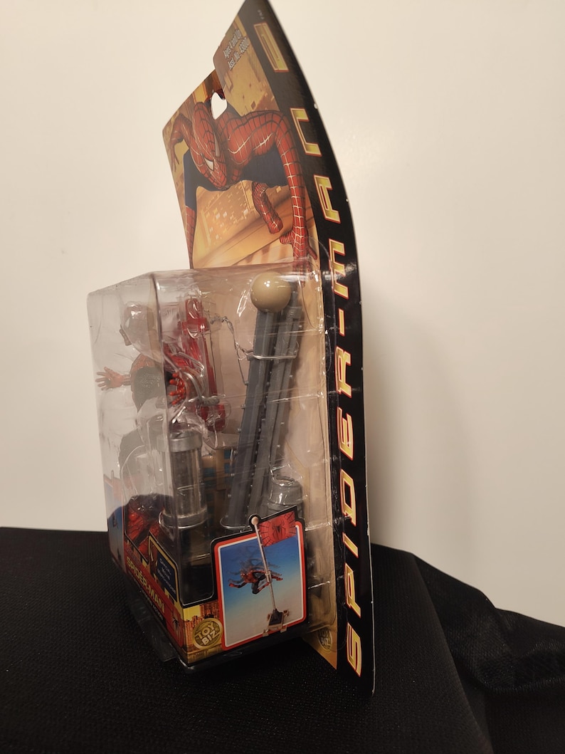 Mint 2004 ToyBiz Spider-Man 2 Magnetic Spider-Man Action Figure (item 4788647) image 3