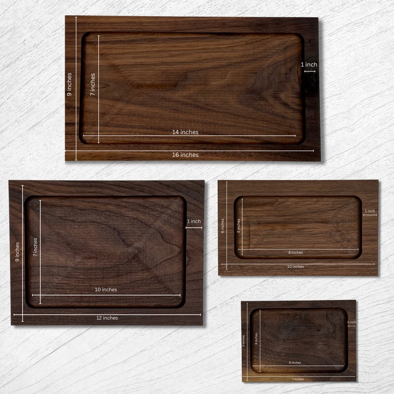 Pode incluir: S&atilde;o apresentadas quatro bandejas de madeira de diferentes tamanhos. A maior bandeja tem 40,6 cm de comprimento e 22,9 cm de largura. A menor bandeja tem 17,8 cm de comprimento e 12,7 cm de largura. Todas as bandejas t&ecirc;m um centro rebaixado.
