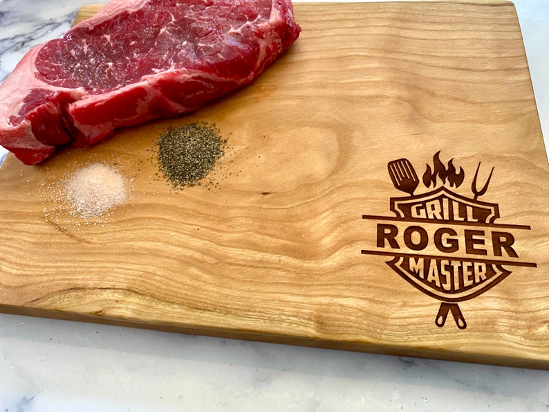 Grill master wooden chopping board, personalized BBQ cutting board with last name. BBQ gifts, meat carving station, step dad gift image 5