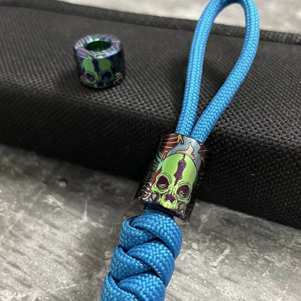 Paracord Perle ""Grüner Schädel"" eloxierte Muster Titan Perle" Handgefertigte Bunte Ti Bead Lanyard Messerperle-EDC-Custom Bead-Geschenk für Männer